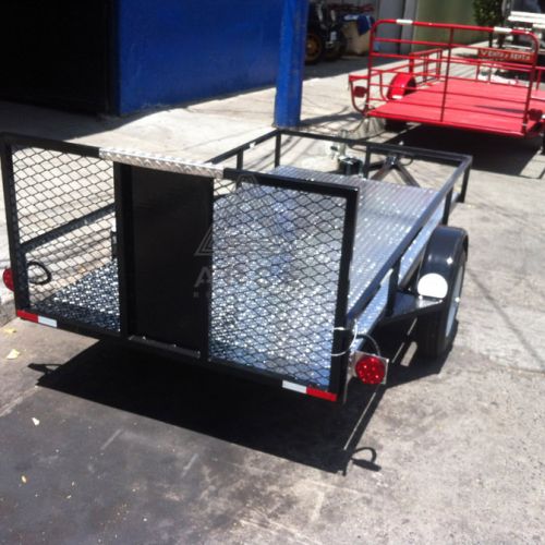 Remolque tipo plataforma con piso de aluminio rampa con protección central para ideal para transportar una moto