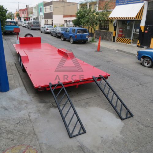 Remolque tipo plataforma de cama alta para transporte de RZR y cuatrimotos, con rampas movibles